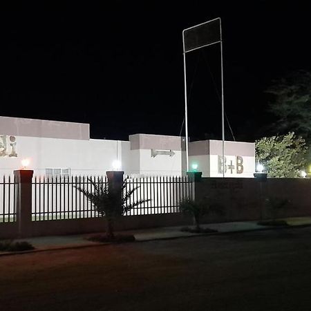 Anandi Guesthouse Mariental Bagian luar foto